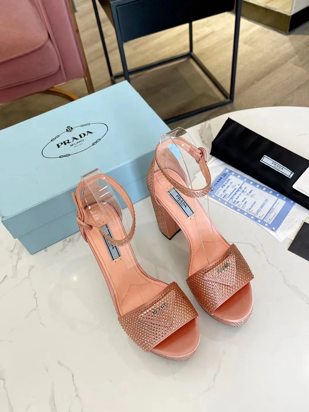 👟👟Ex-factory price 600👟👟 (imitation leather bottom-20) 👉New arrival👈Remove the original board and make a 1:1 replica‼ ️The highest version ✅ Prada's early spring catwalk hot style 😘The latest spring model Thick heel water platform rhinestone series (genuine leather outsole) (simulated leather sole) A must-have for goddesses The upper and the feet are super beautiful 👉The upper is made of imported open-edge beaded cowhide, soft and textured, lining + foot pads, imported sheepskin, breathable and comfortable, private model water platform, heel platform 3.5M, heel height 11.5M Code number 35M-39M (34 40 414243 (custom-made, non-refundable and non-exchangeable)